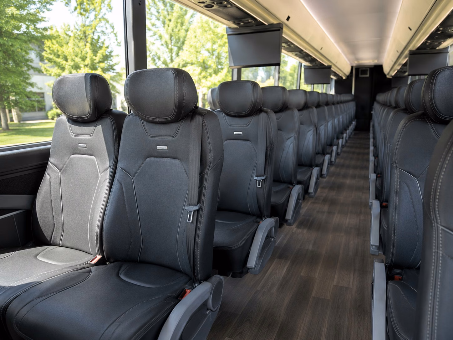 make airport transfers effortless for out of town wedding guests flying into honolulu